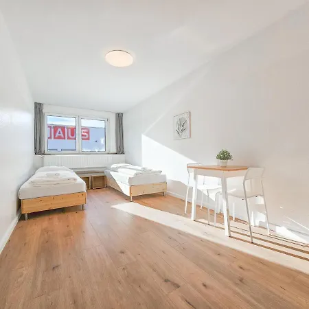 Daire Raj Living - 2 Or 3 - 15 Min Zur Messe Dus & 10 Min Old Town Dus