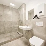 Tolstov - 2 Or 3 - 15 Min Zur Messe Dus & 10 Min Old Town Dus Appartement *