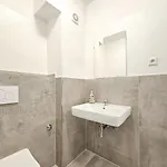 Tolstov - 2 Or 3 - 15 Min Zur Messe Dus & 10 Min Old Town Dus Appartement