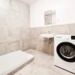 Tolstov - 2 Or 3 - 15 Min Zur Messe Dus & 10 Min Old Town Dus Appartement