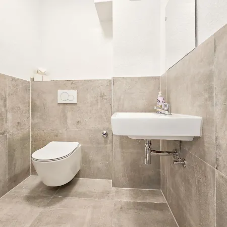 Raj Living - 2 Or 3 - 15 Min Zur Messe Dus & 10 Min Old Town Dus *