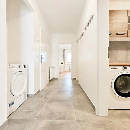 Raj Living - 2 Or 3 - 15 Min Zur Messe Dus & 10 Min Old Town Dus Apartment