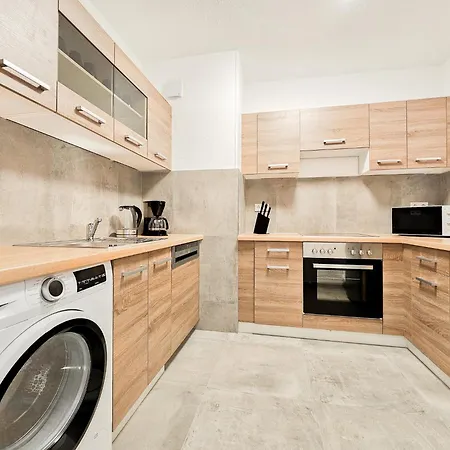 Raj Living - 2 Or 3 - 15 Min Zur Messe Dus & 10 Min Old Town Dus Apartment