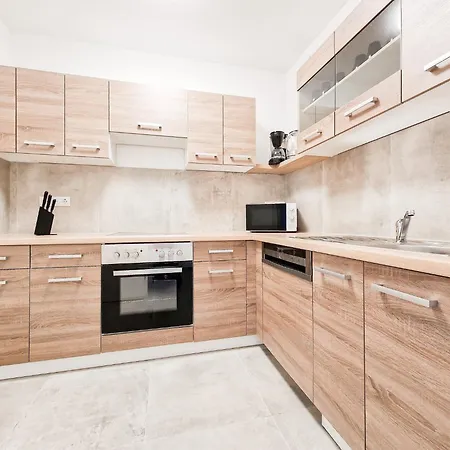 Raj Living - 2 Or 3 - 15 Min Zur Messe Dus & 10 Min Old Town Dus *