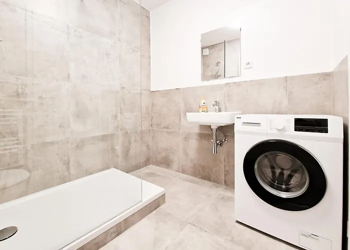 Tolstov - 2 Or 3 - 15 Min Zur Messe Dus & 10 Min Old Town Dus Apartamento