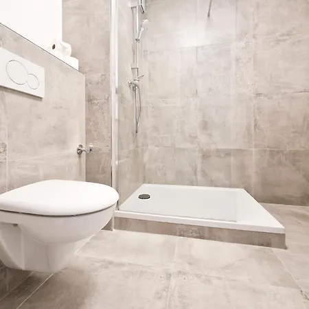 Apartamento Tolstov - 2 Or 3 - 15 Min Zur Messe Dus & 10 Min Old Town Dus