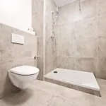Tolstov - 2 Or 3 - 15 Min Zur Messe Dus & 10 Min Old Town Dus Appartement